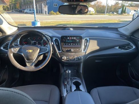 Used 2018 Chevrolet Malibu LT image 11