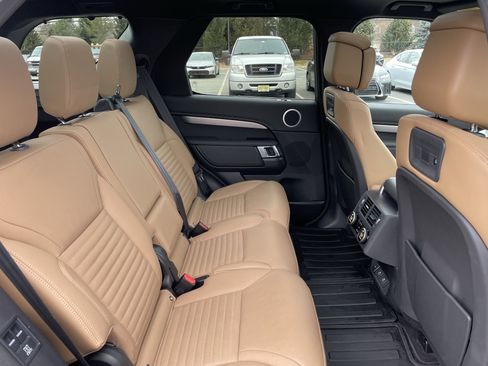 Certified 2024 Land Rover Discovery Dynamic SE image 31