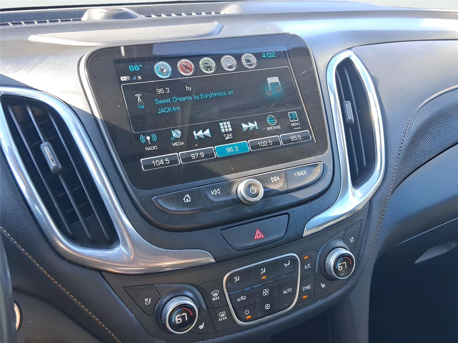 Used 2018 Chevrolet Equinox Premier FWD image 17