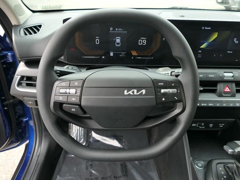 Used 2025 Kia K4 LXS image 22