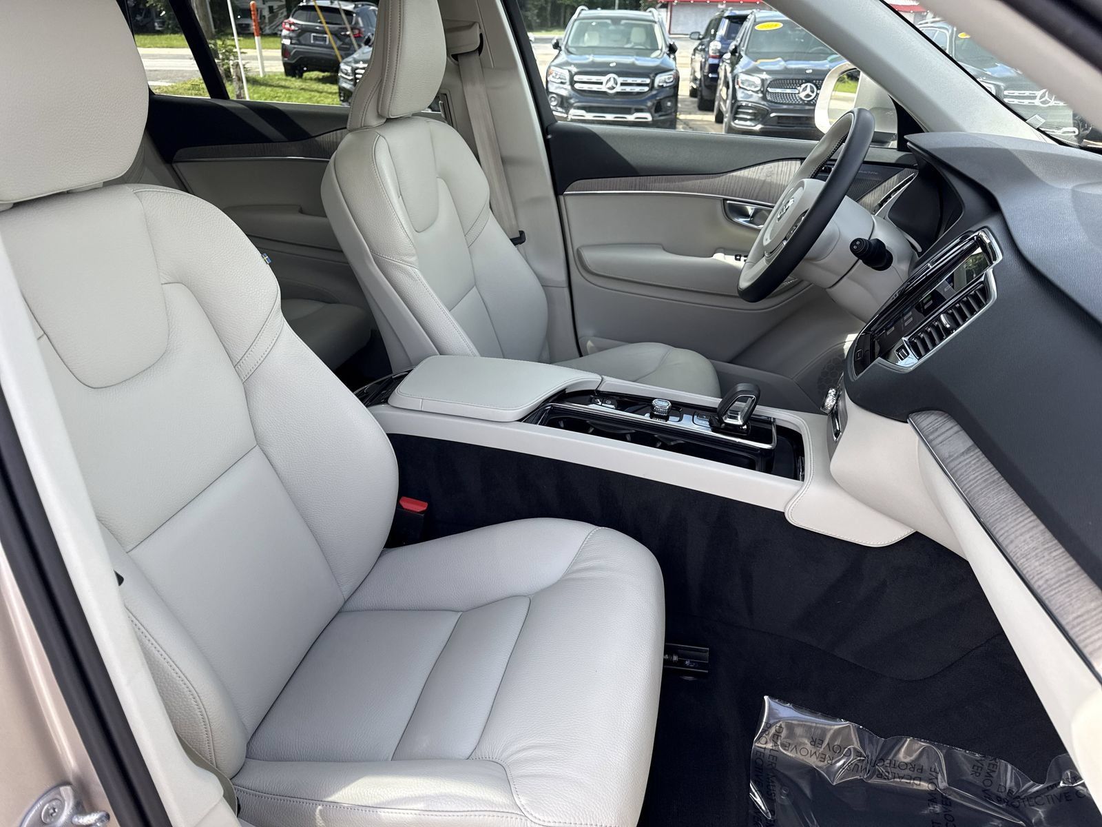 Used 2024 Volvo XC90 T8 Plus w/ Protection Package Premier AWD/4WD image 28