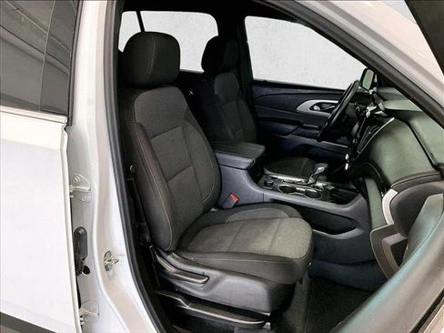 Used 2023 Chevrolet Traverse LT FWD image 9