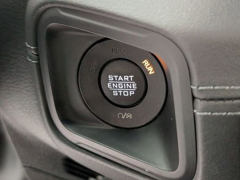 Used 2025 Jeep Wrangler Unlimited Sahara w/ Safety Group AWD/4WD image 22