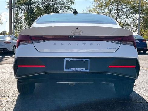 New 2025 Hyundai Elantra Limited image 4