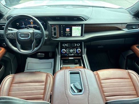 Certified 2024 GMC Yukon Denali Ultimate w/ LPO, Floor Liner Package AWD/4WD image 11