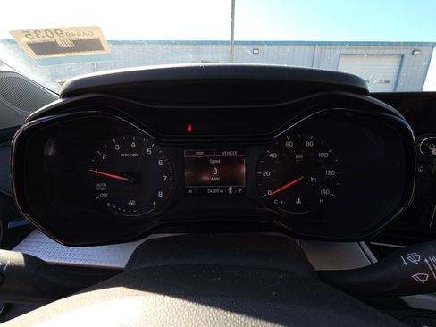 Used 2024 Chevrolet Trax LS w/ LS Convenience Package image 11