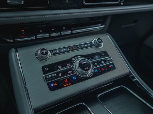 Used 2020 Lincoln Aviator Reserve w/ Equipment Group 201A image 12