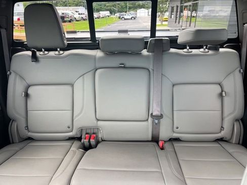 Used 2022 GMC Sierra 1500 SLT w/ SLT Premium Plus Package AWD/4WD image 18