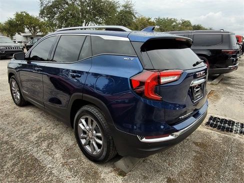 Used 2022 GMC Terrain SLT w/ Infotainment Package II image 5