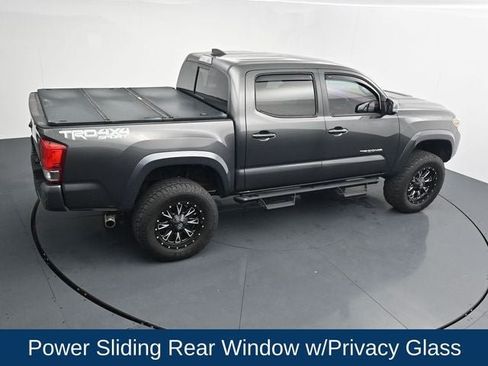 Used 2017 Toyota Tacoma TRD Sport AWD/4WD image 26
