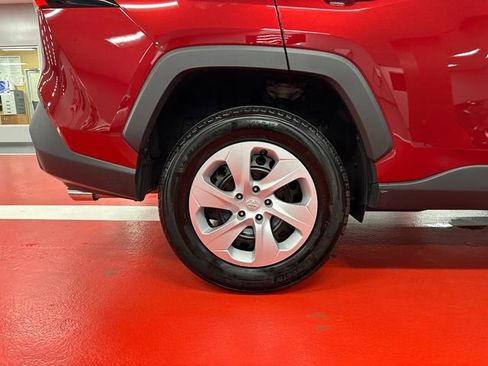 Certified 2025 Toyota RAV4 LE AWD/4WD image 28