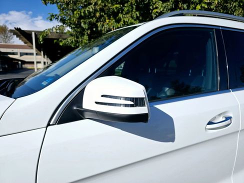 Used 2015 Mercedes-Benz GL 450 4MATIC w/ Lighting Package image 9