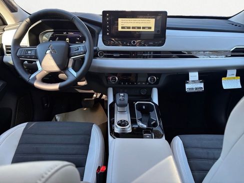 New 2026 Mitsubishi Outlander SE image 11