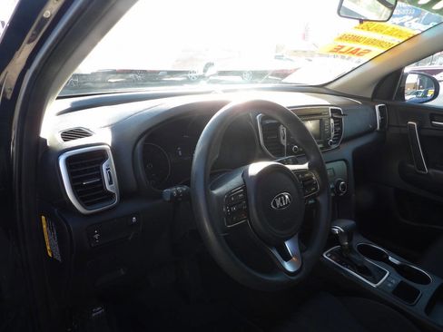 Used 2017 Kia Sportage LX image 6