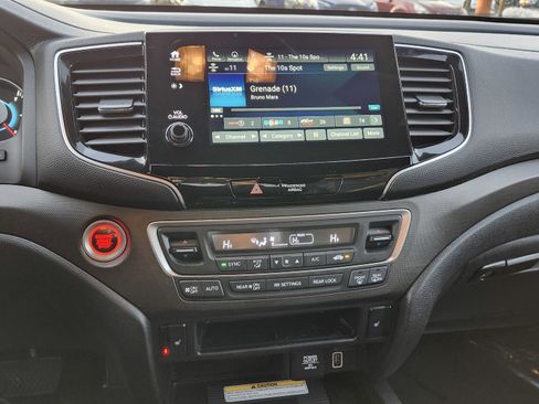 Used 2022 Honda Pilot TrailSport image 34