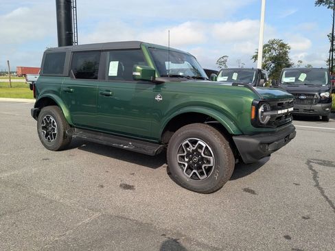 New 2025 Ford Bronco Outer Banks image 2