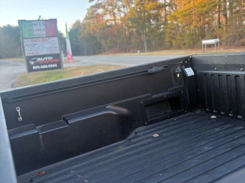 Used 2018 Toyota Tacoma SR image 26