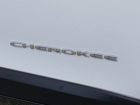 Certified 2022 Jeep Cherokee Latitude Lux image 26