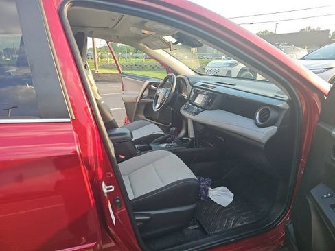 Used 2018 Toyota RAV4 XLE AWD/4WD image 12