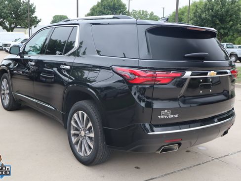 Used 2023 Chevrolet Traverse Premier FWD image 6