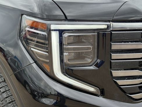 Used 2025 GMC Sierra 1500 AT4 AWD/4WD image 16