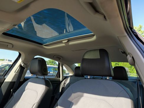 Used 2025 Volkswagen Jetta SE w/ Sunroof Package FWD image 23