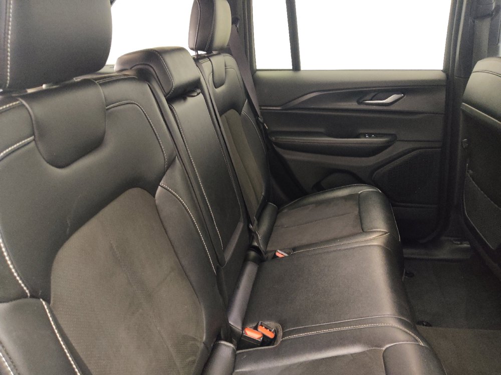 Used 2023 Jeep Grand Cherokee Altitude RWD image 19