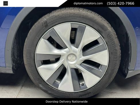 Used 2022 Tesla Model Y Long Range image 36