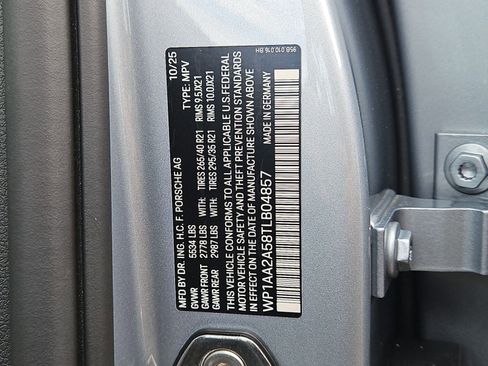 Certified 2026 Porsche Macan AWD/4WD image 30