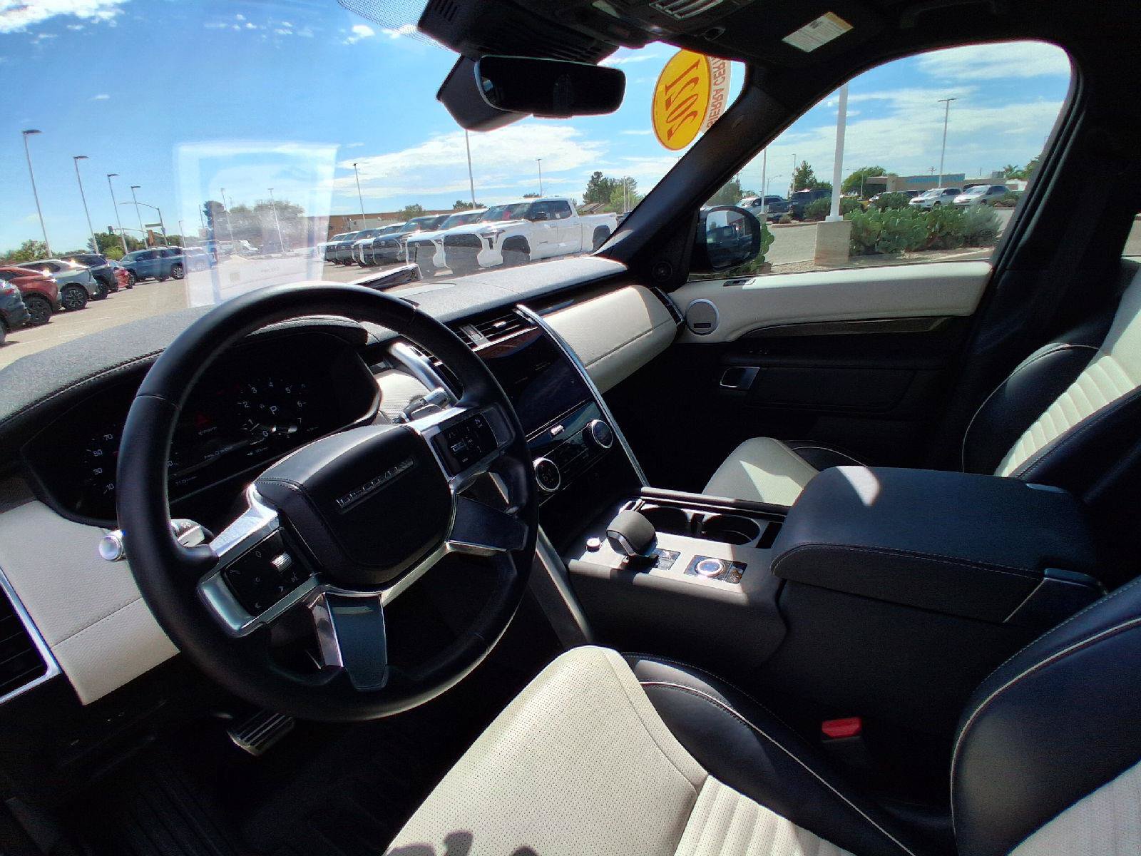 Used 2021 Land Rover Discovery HSE R-Dynamic AWD/4WD image 18