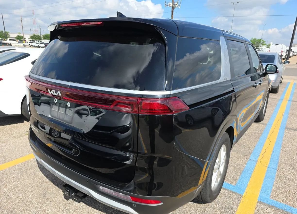 Used 2022 Kia Carnival LX FWD image 36