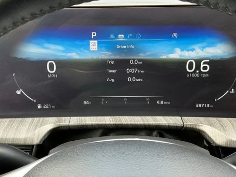 Used 2025 Kia Telluride SX w/ SX Captain's Chair Package FWD image 21