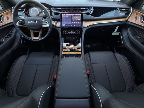 New 2025 Jeep Grand Cherokee Summit image 8