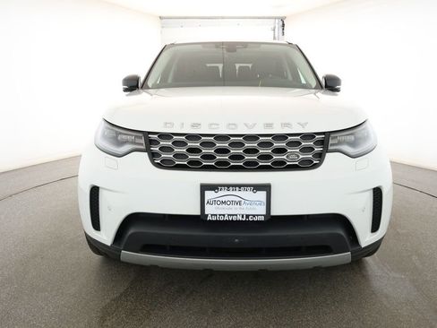 Used 2024 Land Rover Discovery S image 2