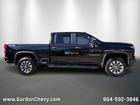 Used 2024 Chevrolet Silverado 2500 Custom w/ Custom Value Package image 7