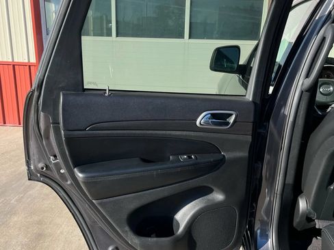 Used 2018 Jeep Grand Cherokee Altitude AWD/4WD image 14