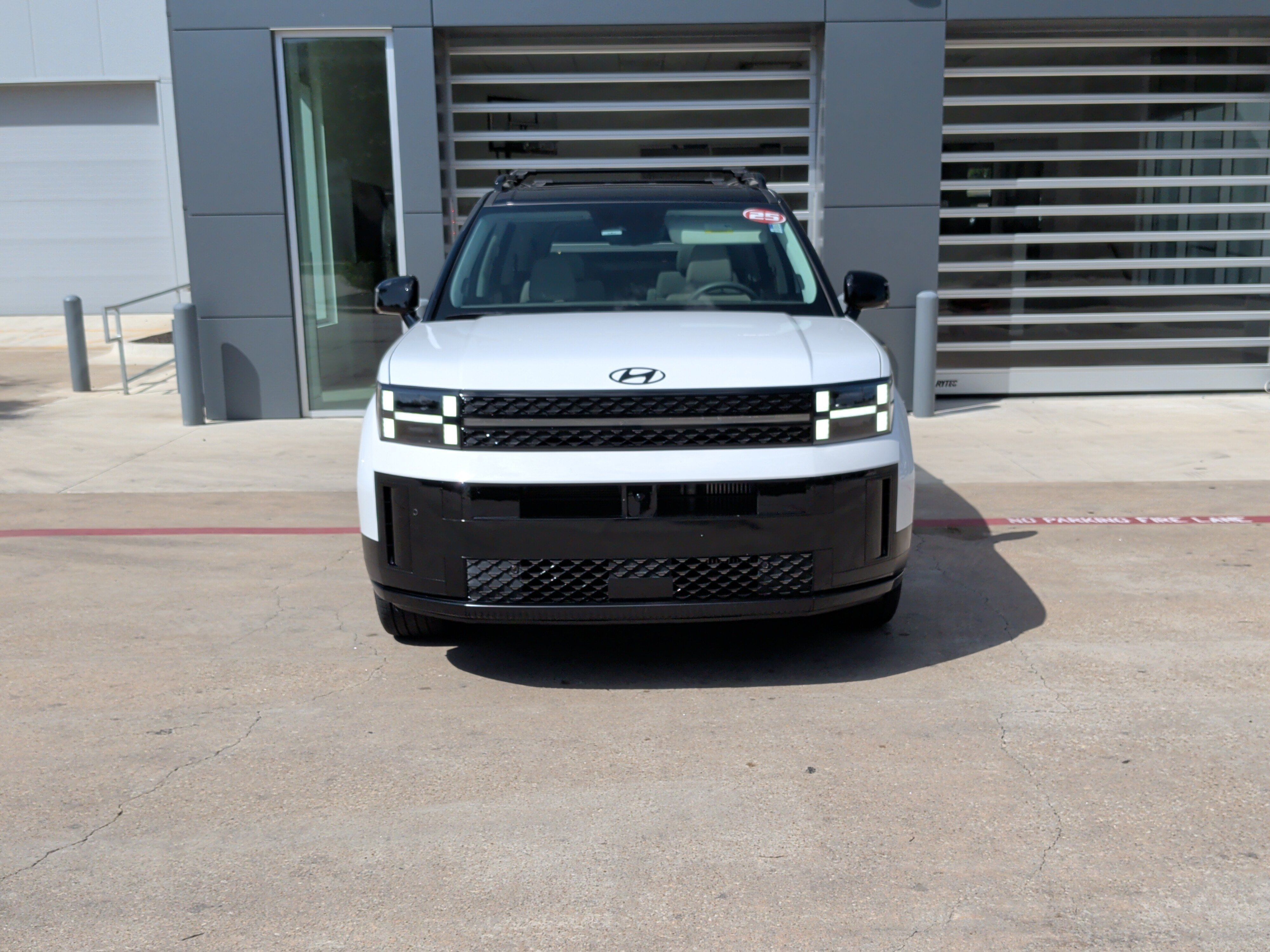 Used 2025 Hyundai Santa Fe Calligraphy AWD/4WD image 3
