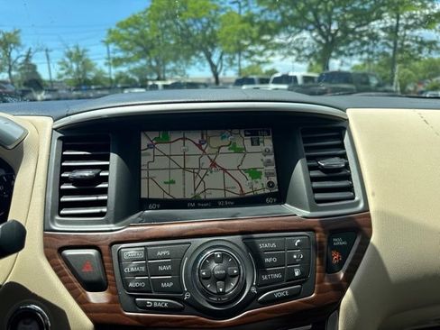 Used 2020 Nissan Pathfinder Platinum AWD/4WD image 12