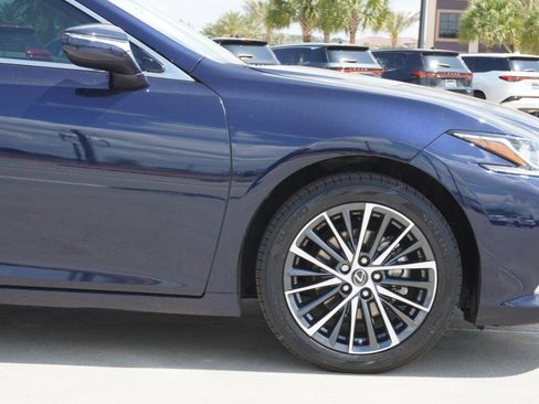 Used 2024 Lexus ES 350 w/ Premium Package image 9