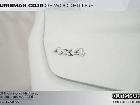 Used 2023 Jeep Compass Latitude image 9