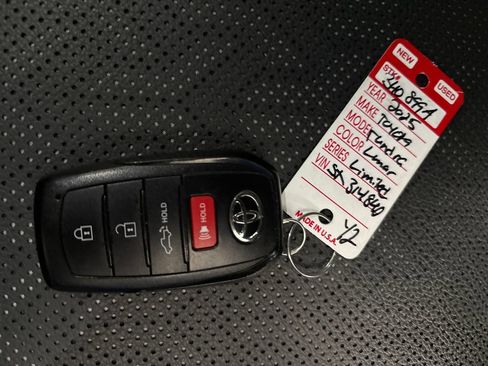 Used 2025 Toyota Tundra Limited AWD/4WD image 36