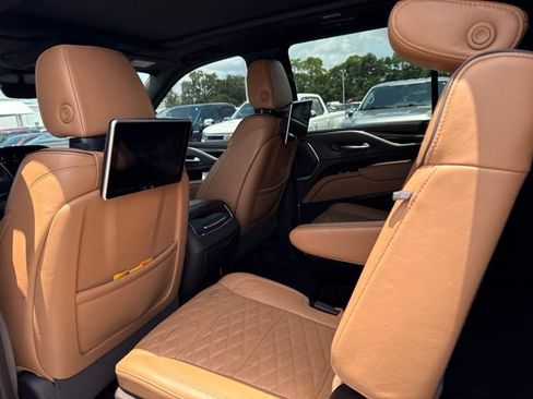 Used 2022 Cadillac Escalade ESV Premium Luxury AWD/4WD image 8