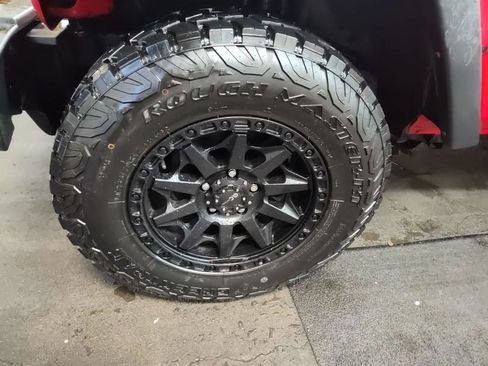 Used 2017 Jeep Wrangler Sport w/ Connectivity Group AWD/4WD image 8