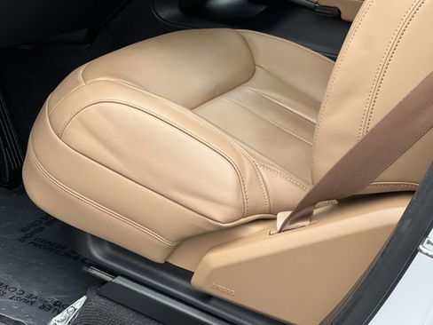 Used 2025 Land Rover Range Rover Sport SE image 12