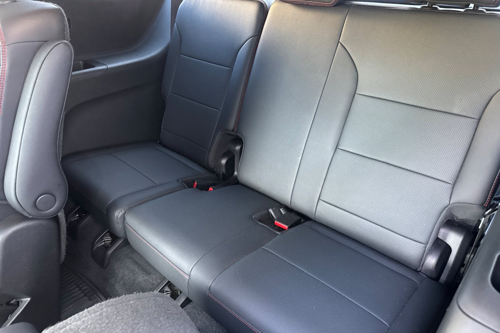 Used 2024 Chevrolet Traverse RS w/ LPO, Floor Liner Package AWD/4WD image 36