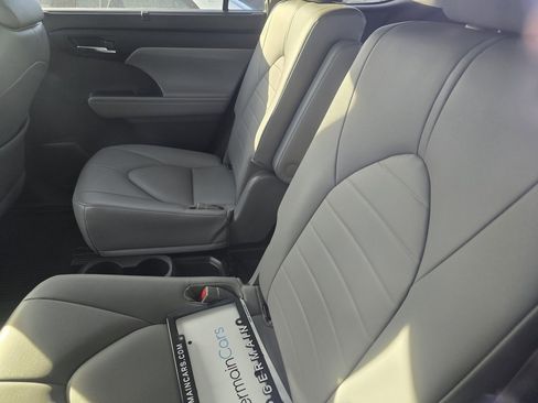 Used 2022 Toyota Highlander XLE image 20