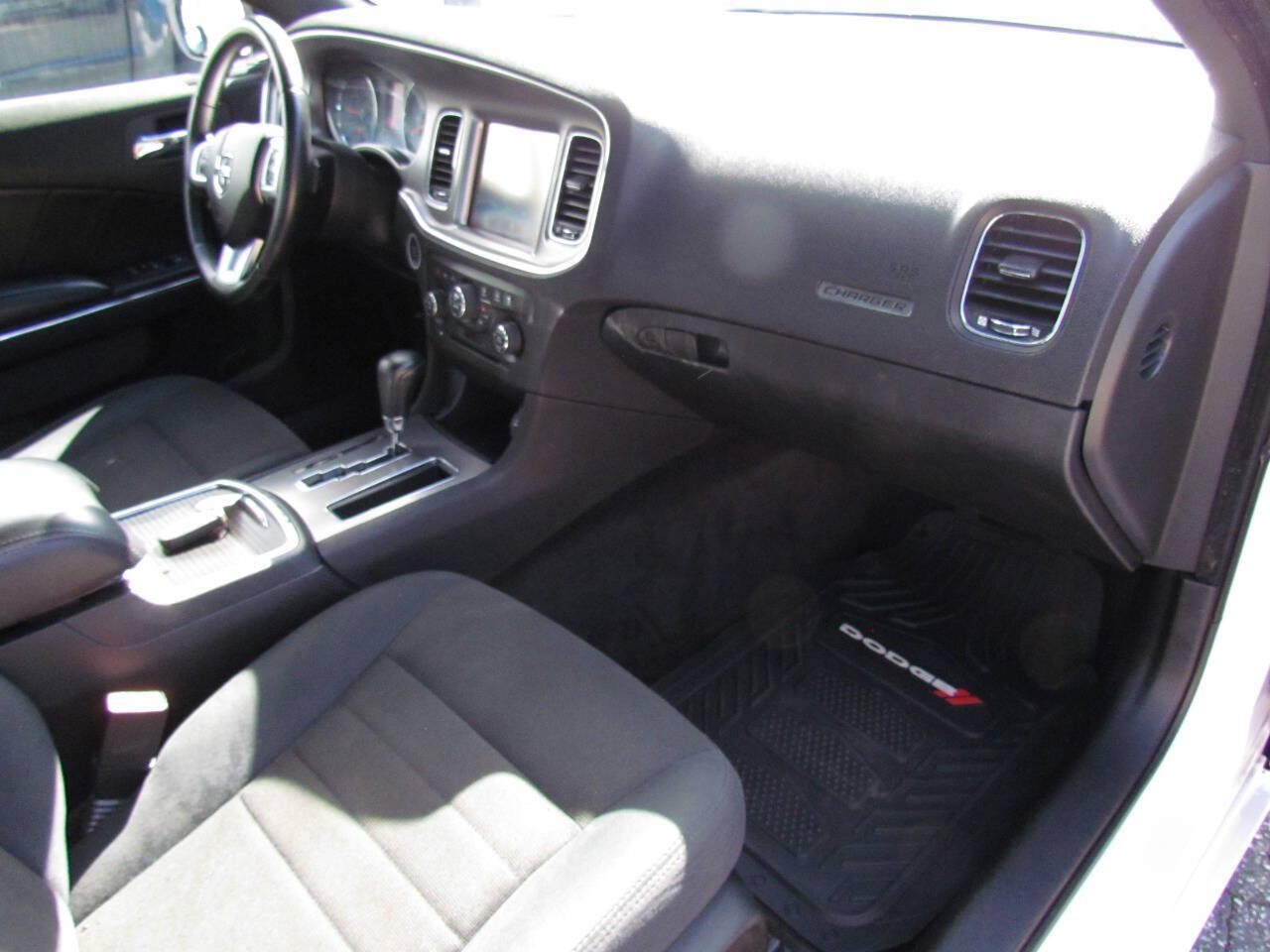 Used 2011 Dodge Charger R/T RWD image 17