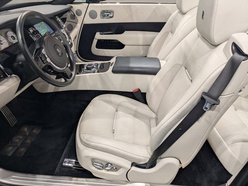 Used 2019 Rolls-Royce Dawn image 6
