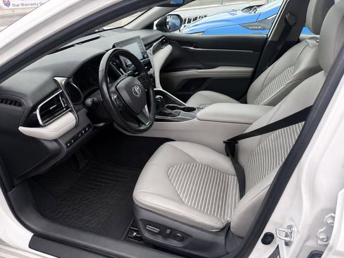 Used 2021 Toyota Camry SE w/ Cold Weather Package FWD image 2