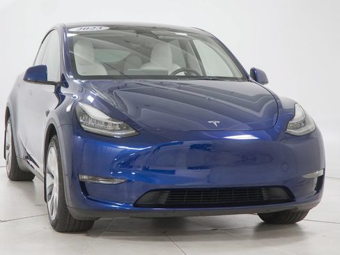 Used 2023 Tesla Model Y Long Range AWD/4WD image 17